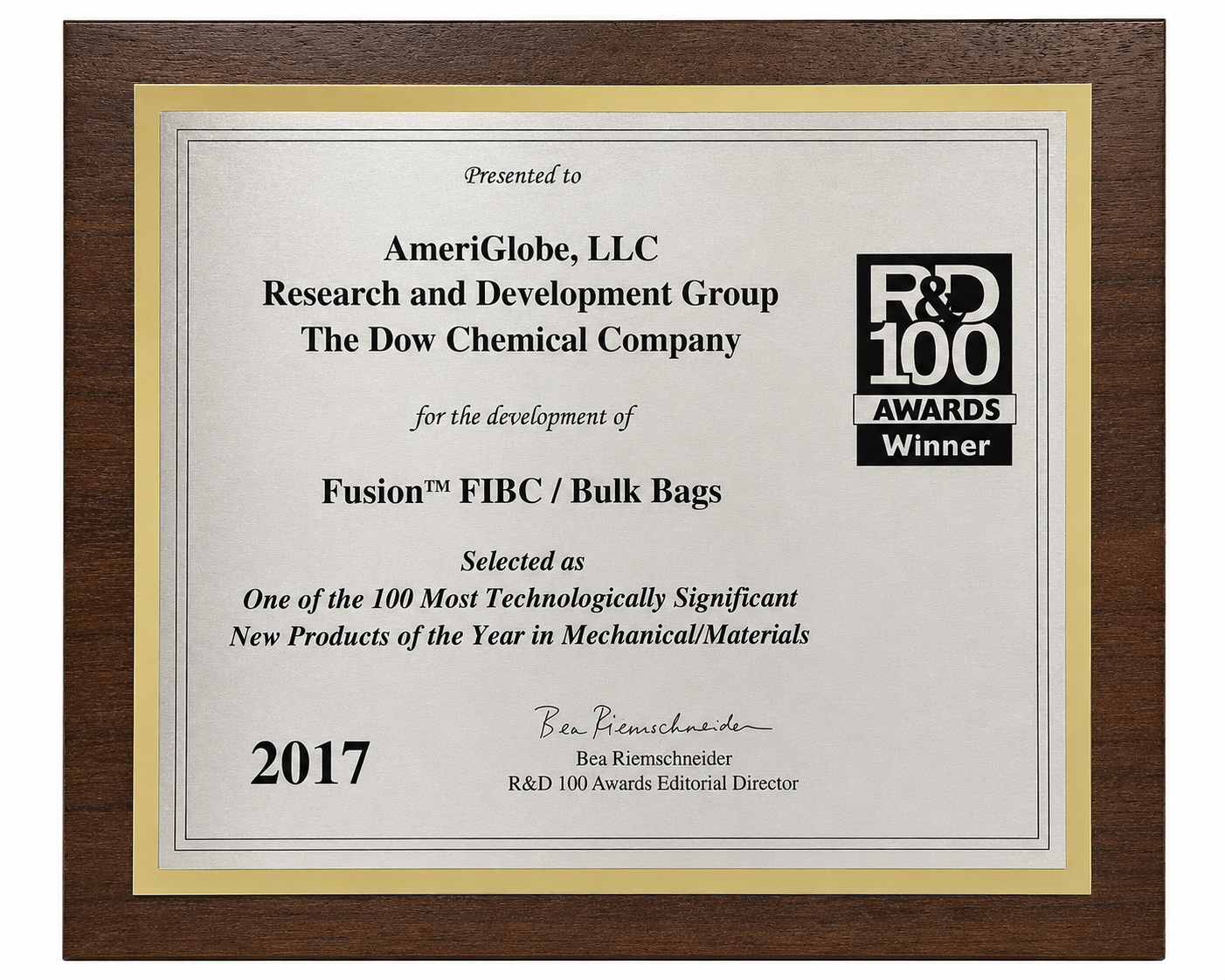 R&D 100 Awards 2017 Winner plaque presented to AmeriGlobe, LLC and The Dow Chemical Company for the development of Fusion FIBC bulk bags